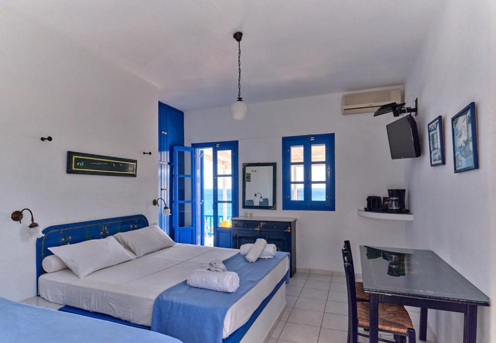 Blue Dolphin Antiparos Villas And Suites Agios Georgios  ภายนอก รูปภาพ