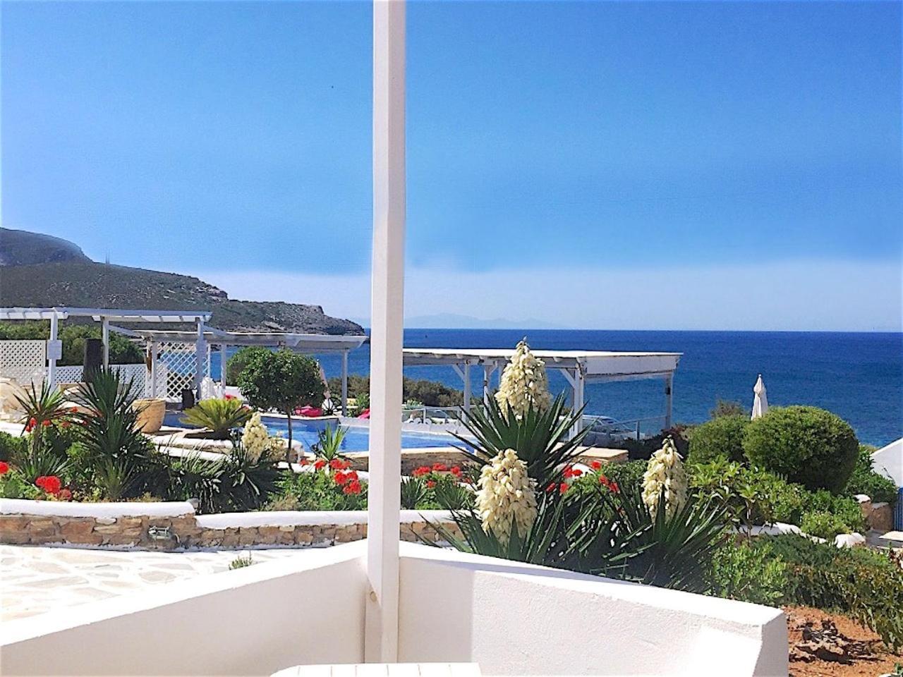 Blue Dolphin Antiparos Villas And Suites Agios Georgios  ภายนอก รูปภาพ