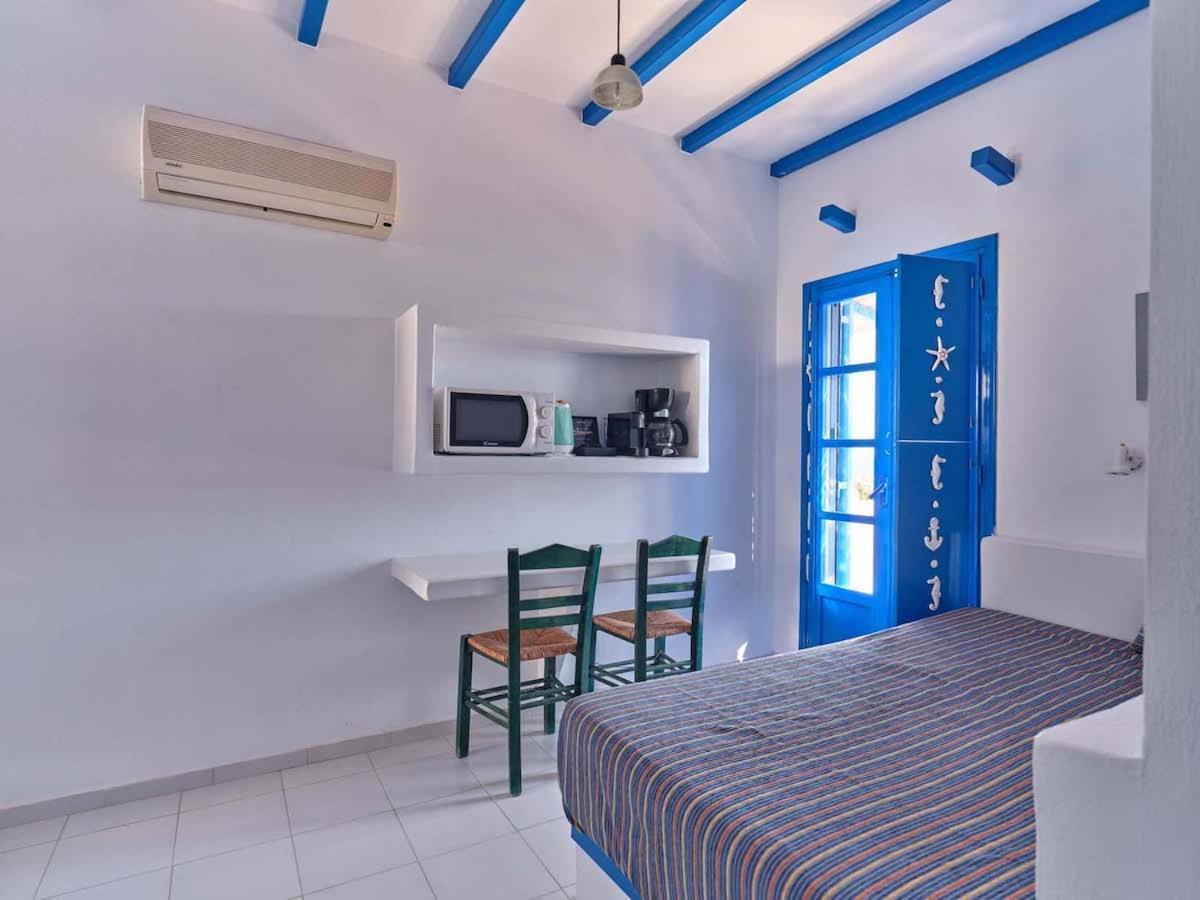 Blue Dolphin Antiparos Villas And Suites Agios Georgios  ภายนอก รูปภาพ