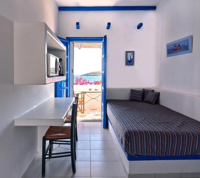 Blue Dolphin Antiparos Villas And Suites Agios Georgios  ภายนอก รูปภาพ