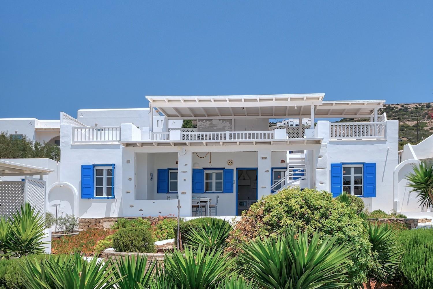 Blue Dolphin Antiparos Villas And Suites Agios Georgios  ภายนอก รูปภาพ