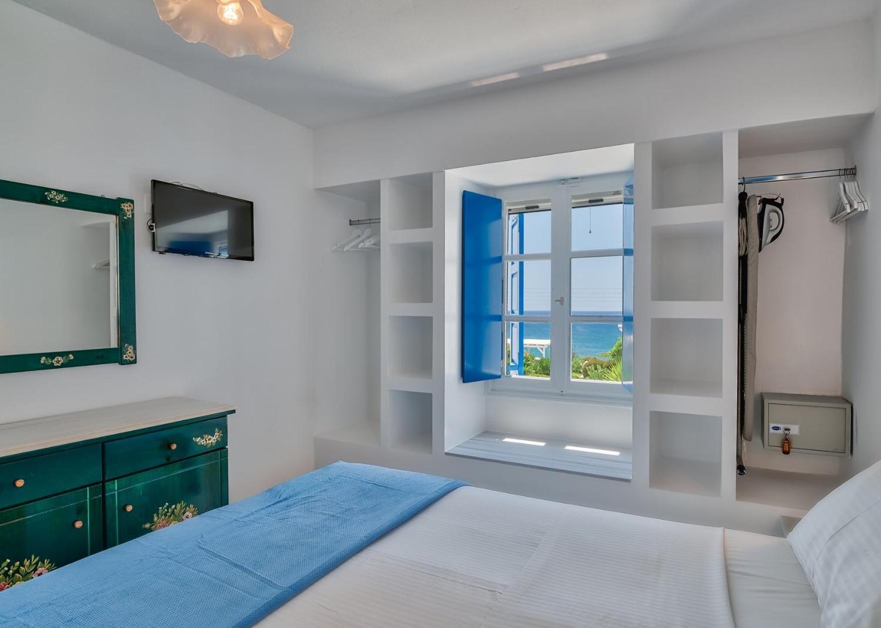 Blue Dolphin Antiparos Villas And Suites Agios Georgios  ภายนอก รูปภาพ